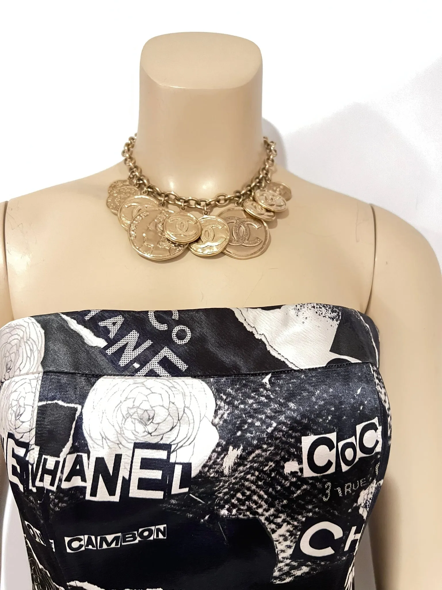 Rare Chanel 09A 2009 Fall 13 CC Logos Gold Coin Discs Medallion Chain Necklace